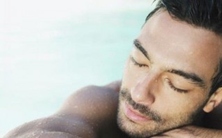 外国男人恶搞刮胡子视频，外国男人恶搞刮胡子视频大全