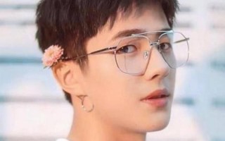 情景短剧类男博主戴假发，戴假发的男主持人